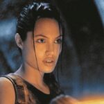 Angelina Jolie in una scena di “Lara Croft's Tomb Raider”. Credits: Sky Generation.