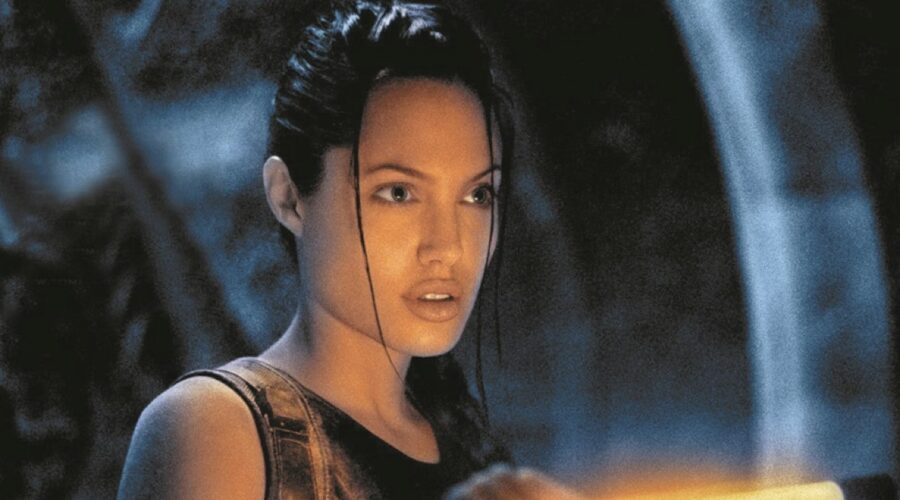 Angelina Jolie in una scena di “Lara Croft's Tomb Raider”. Credits: Sky Generation.