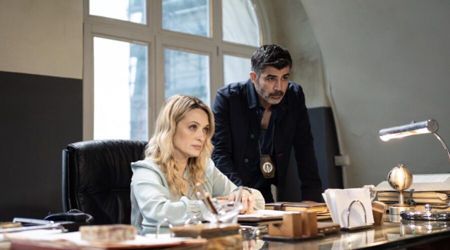 Da sinistra: Carolina Crescentini (Paola Vinci) e Carmine Recano (Massimo Esposito) in una scena di 