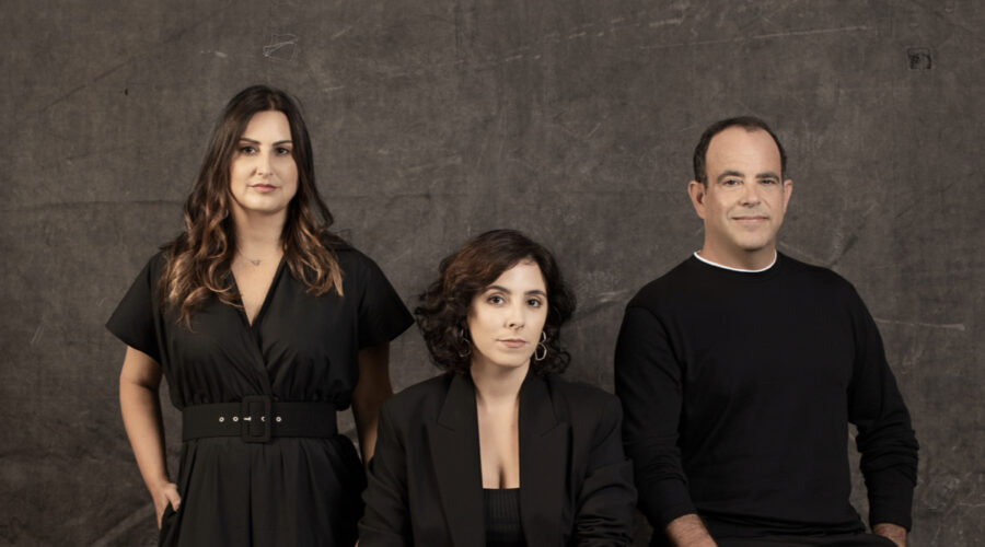 Da Sinistra Debora Lamm, Bianca Byington E Thelmo Fernandes In Todo Dia A Mesma Noite Credits Netflix