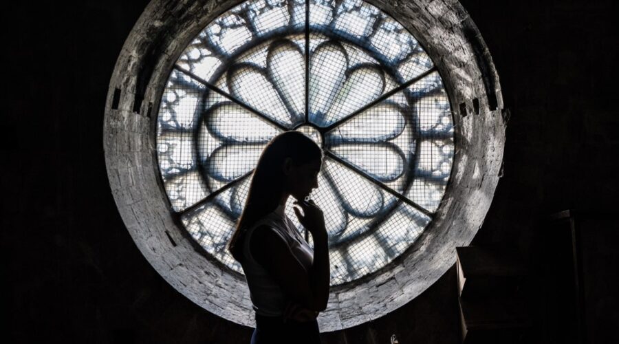 Francesca Chillemi (Azzurra Leonardi) in una scena di