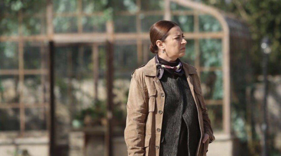 Vahide Perçin (Hünkar) in una scena di