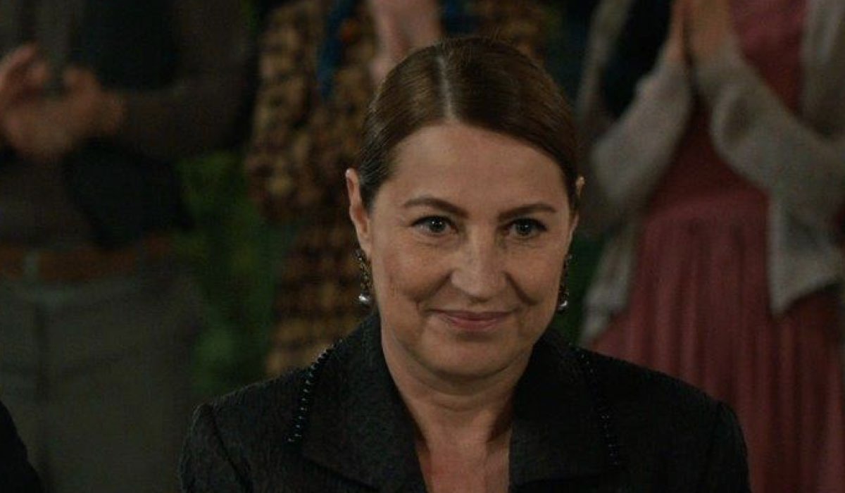 Vahide Perçin (Hünkar) in una scena di