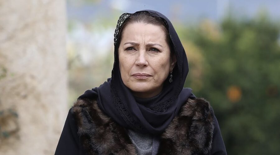 Vahide Perçin (Hünkar) in una scena di