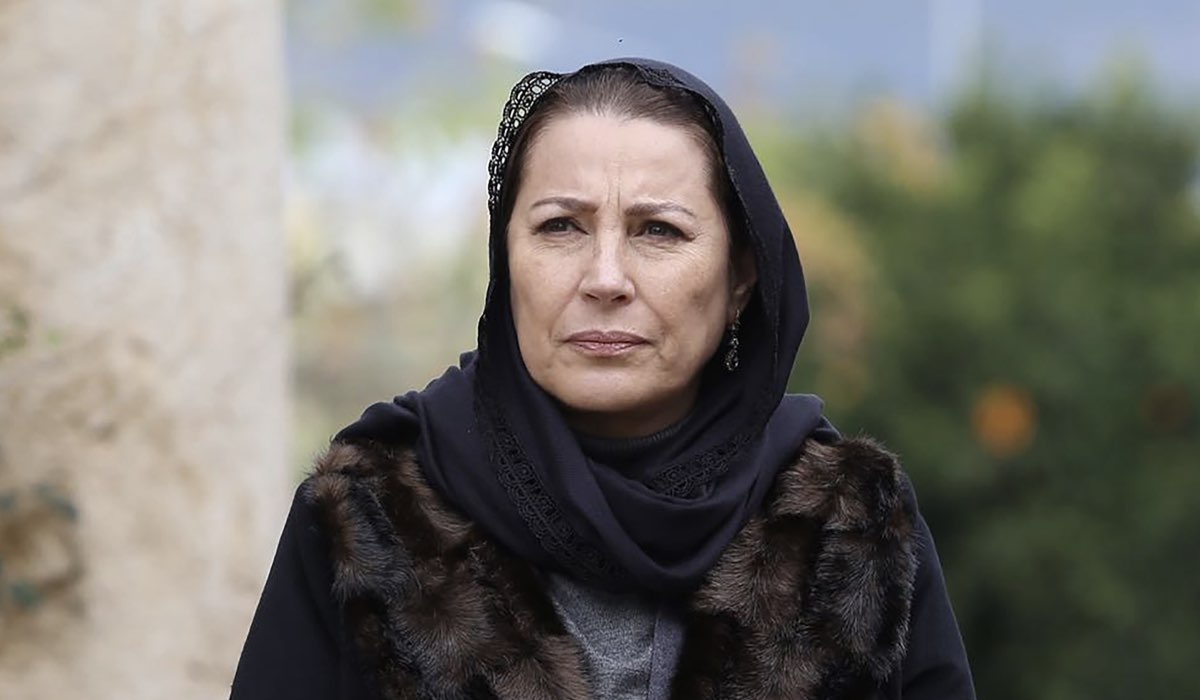 Vahide Perçin (Hünkar) in una scena di