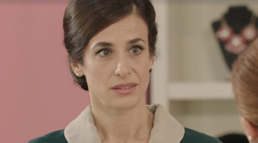 Lara Komar (Gloria Moreau) in una scena della puntata 85 de 