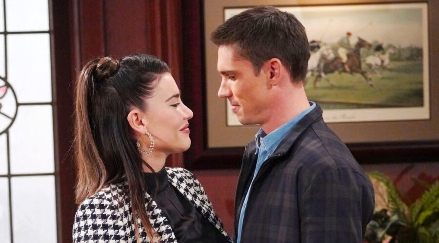 Jacqueline Macinnes Wood (Steffy) e Tanner Novlan (Finn) in 