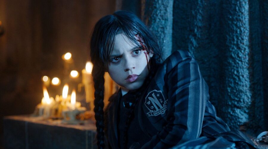 Jenna Ortega in una scena di 