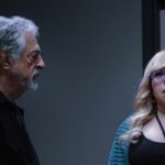 Da sinistra: Joe Mantegna e Kirsten Vangsness in una scena di 