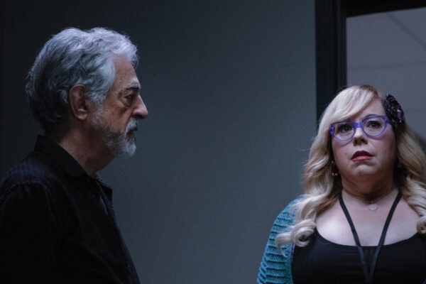 Da sinistra: Joe Mantegna e Kirsten Vangsness in una scena di 