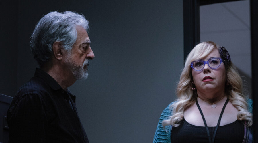 Da sinistra: Joe Mantegna e Kirsten Vangsness in una scena di 
