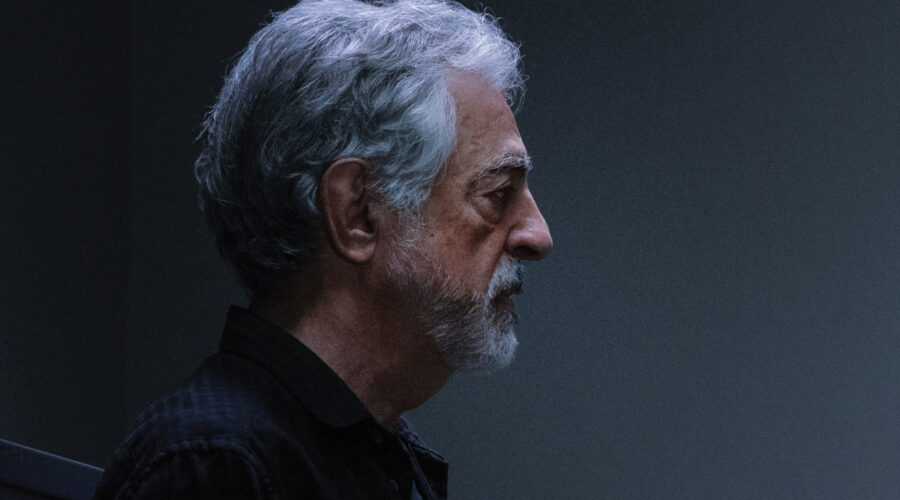 Joe Mantegna in una scena di 