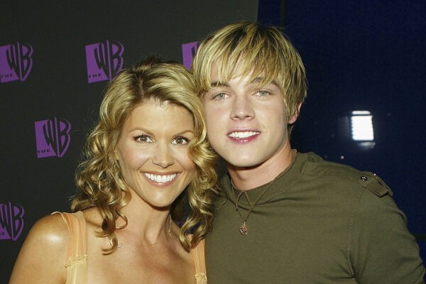Da sinistra Lori Loughlin e Jesse McCartney al The WB Networks 2004 Credits: Kevin Winter e Getty Images