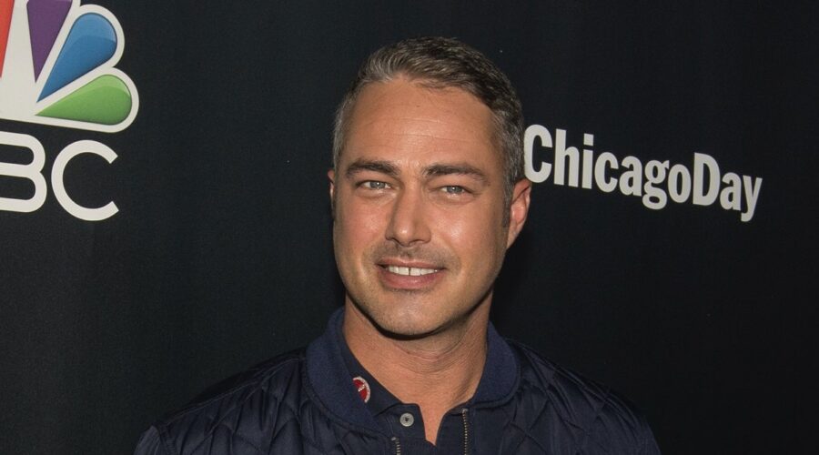 CHICAGO, IL - 07 OTTOBRE: Taylor Kinney di Chicago Fire durante la quinta edizione della Giornata della Stampa di Chicago della NBCs alla Lagunitas Brewing Company il 7 ottobre 2019 a Chicago, Illinois. (Foto di Barry Brecheisen/Getty Images).
