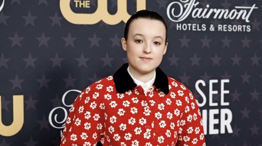 LOS ANGELES, CALIFORNIA - 15 GENNAIO: Bella Ramsey partecipa alla 28ª edizione dei Critics Choice Awards al Fairmont Century Plaza il 15 gennaio 2023 a Los Angeles, California. (Foto di Frazer Harrison/Getty Images).