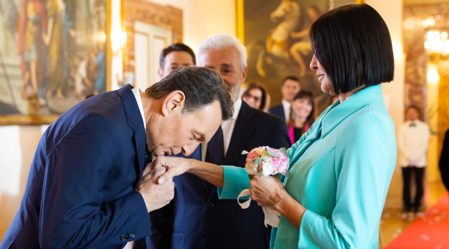 Da sinistra: Riccardo Polizzy Carbonelli e Nina Soldano in 