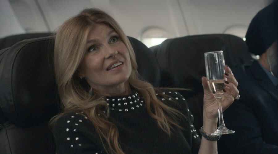 Connie Britton in una scena di “Dear Edward”, dal 3 febbraio in streaming. Credits: Apple TV+.