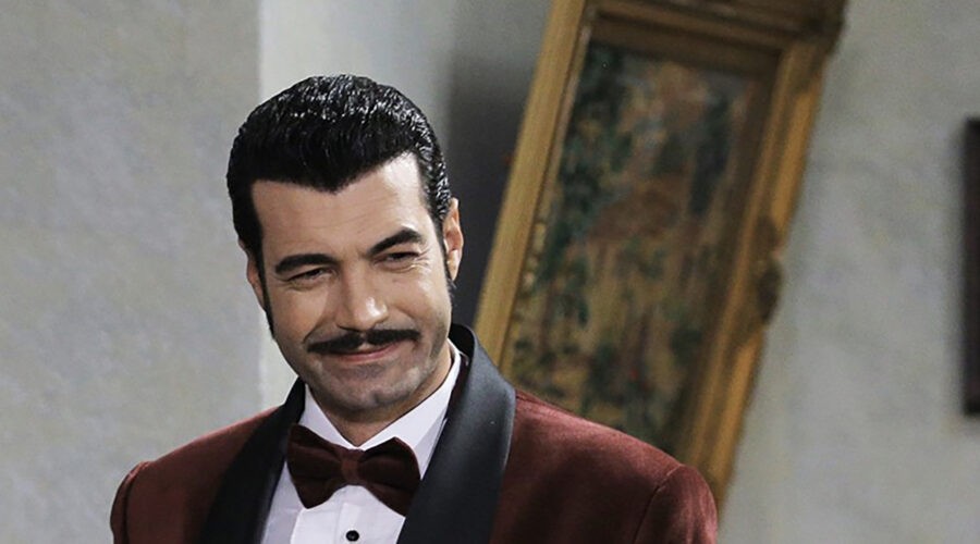 Murat Ünalmis (Demir) in una scena di