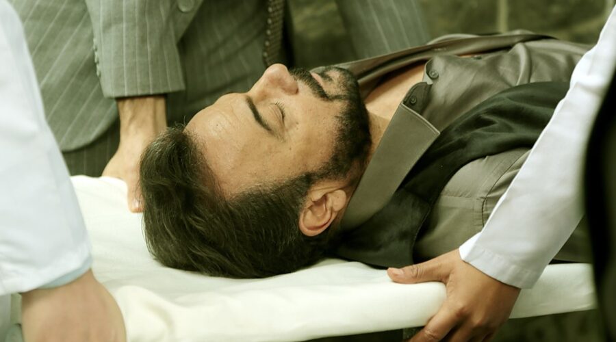 Kerem Alisik (Fekeli) in una scena di