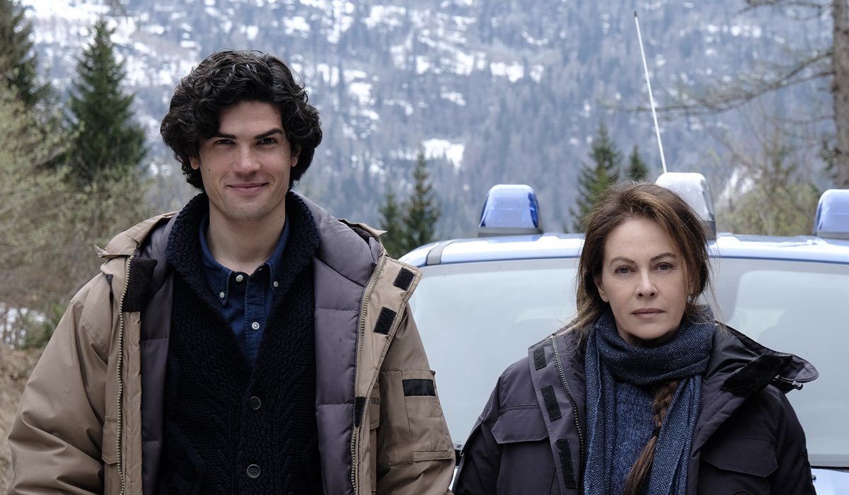 Da sinistra: Giuseppe Spata (Massimo Marini) e Elena Sofia Ricci (Teresa Battaglia) in una scena di 