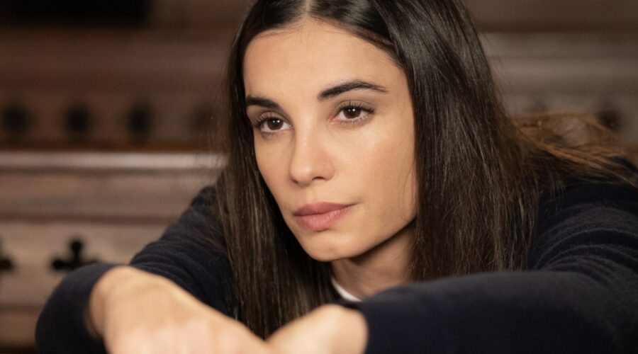 Francesca Chillemi (Azzurra Leonardi) in una scena di 