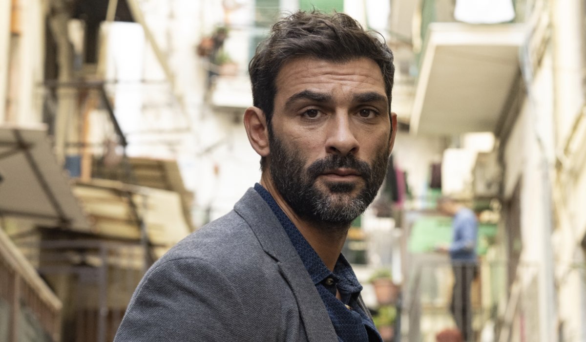 Francesco Arca (Alessandro Scudieri) in un posato per