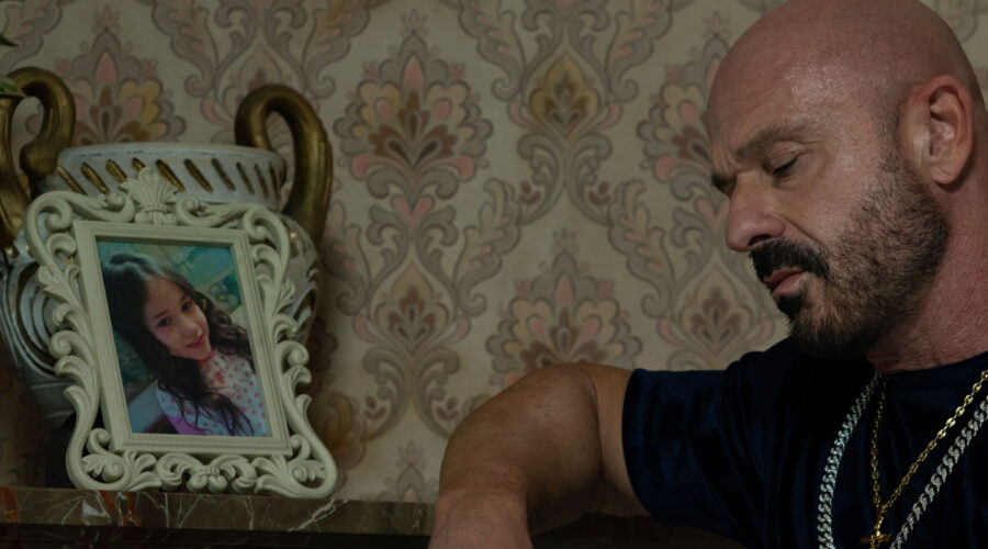 Gennaro Della Volpe interpreta Don Salvatore Ricci in 