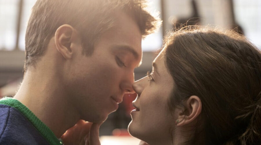 Georgina Amoros E Franco Masini In Tutte Le Volte Che Ci Siamo Innamorati Credits Netflix