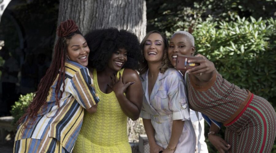 Da sinistra: Meagan Good, Shoniqua Shandai, Grace Byers e Jerrie Johnson in una scena della seconda stagione di “Harlem“. Credits: Prime Video.