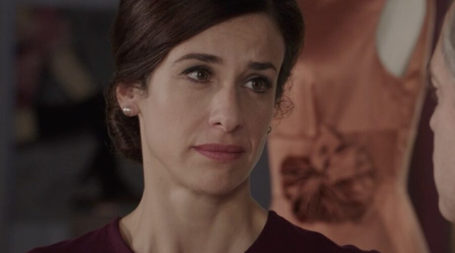 Lara Komar (Gloria Moreau) in una scena della puntata 103 de