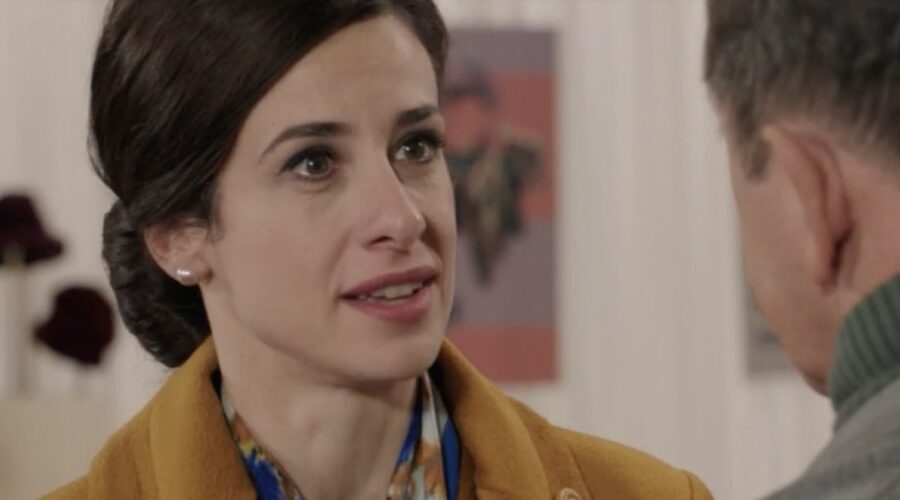 Lara Komar (Gloria Moreau) in una scena della puntata 105 de