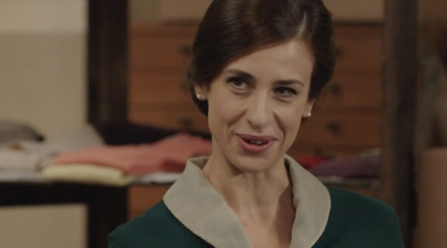 Lara Komar (Gloria Moreau) in una scena della puntata 54 de