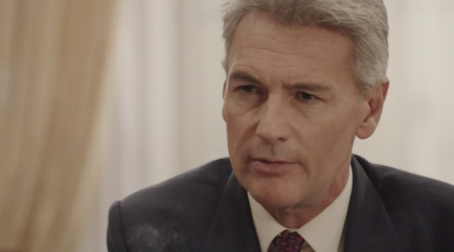 Roberto Farnesi (Umberto Guarnieri) in una scena della puntata 97 de