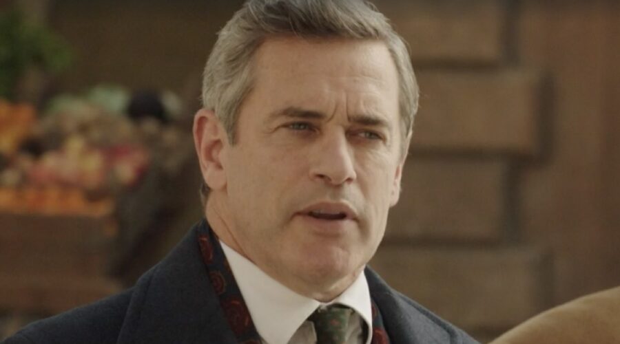 Massimo Poggio (Ezio Colombo) in una scena della puntata 98 de