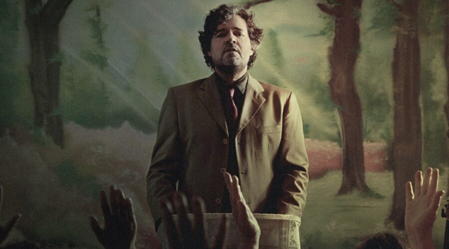 “Il Santo”, key art della serie tv. Credits: Disney+.