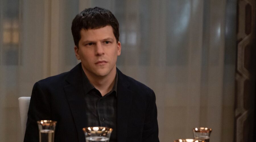 Jesse Eisenberg in una scena di 