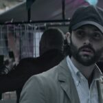 Joe Goldberg (interpretato da Penn Badgley) in una scena della quarta stagione di “You”. Credits: Courtesy of Netflix.