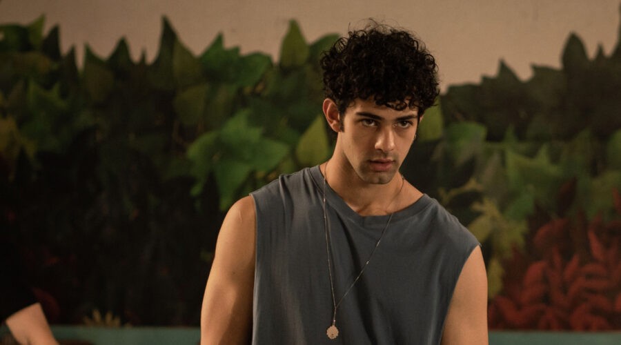 Massimiliano Caiazzo in una scena di 