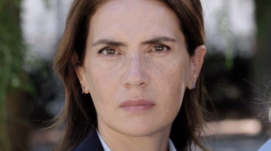 Maya Sansa (Anna) in un posato di