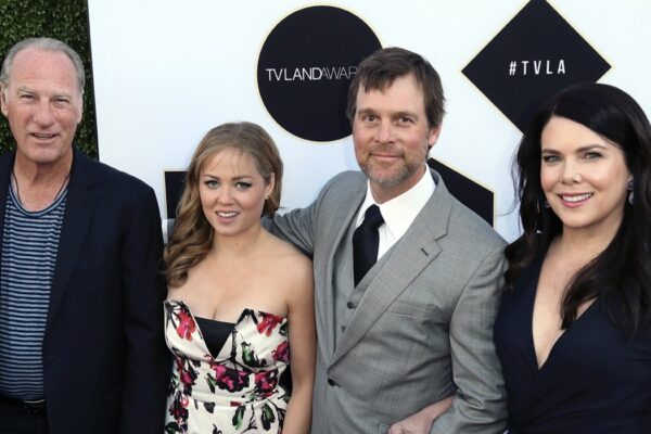 BEVERLY HILLS, CA - APRIL 11: (L-R) Actors Craig T. Nelson, Erika Christensen, Peter Krause and Lauren Graham attend the 2015 TV Land Awards at the Saban Theatre on April 11, 2015 in Beverly Hills, California. (Photo by David Livingston/Getty Images).