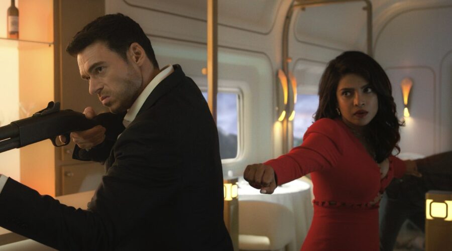 Da sinistra: Richard Madden e Priyanka Chopra Jones in una scena di “Citadel”. Credits: Amazon Prime Video.