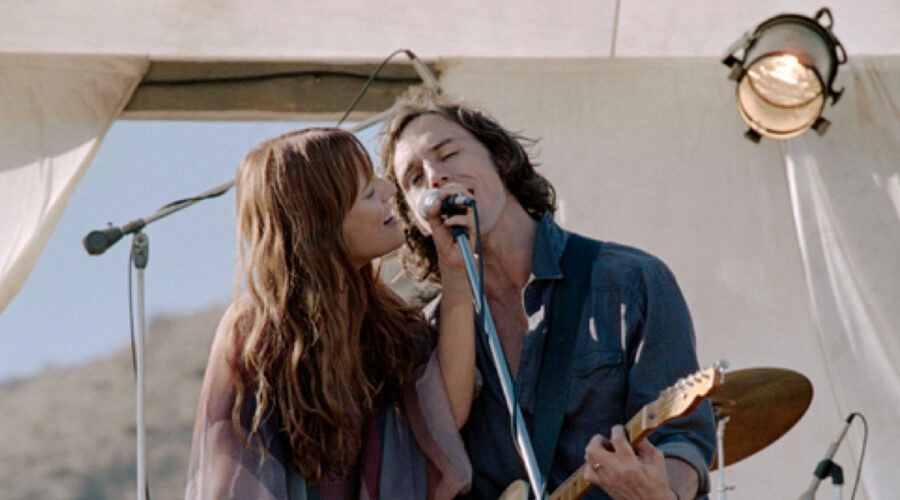 Riley Keough Interpreta Daisy Jones, Mentre Sam Claflin È Billy Dunne In Daisy Jones & The Six Credits Prime Video