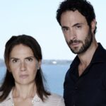 Da sinistra: Maya Sansa e Alessio Vassallo in “Sei Donne - il mistero di Leila”. Credits: Rai.