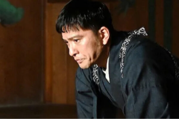 Tomoya Nagase in una scena di 