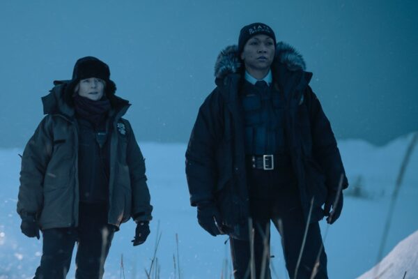 Da sinistra: Jodie Foster e Kali Reis in un'immagine della quarta stagione “True Detective: Night Country”. Credits: Sky Italia/Hbo.