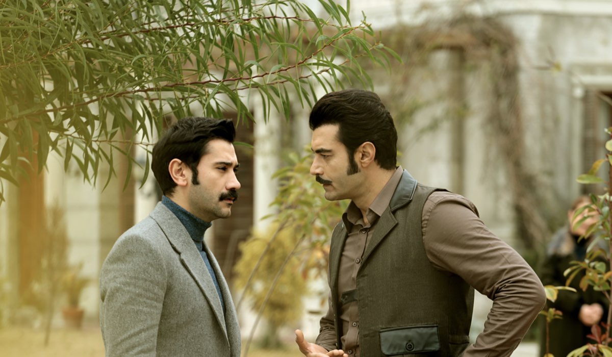 Da sinistra: Ugur Günes (Yilmaz) e Murat Ünalmis (Demir) in una scena di 