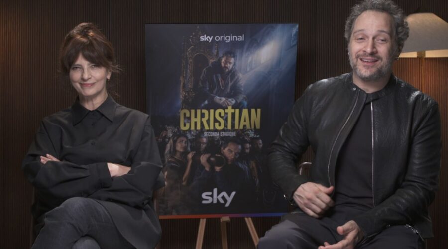 Laura Morante e Claudio Santamaria nell'intervista di “Christian 2”. Credits: Cattura schermo/Sky/Tvserial.it.