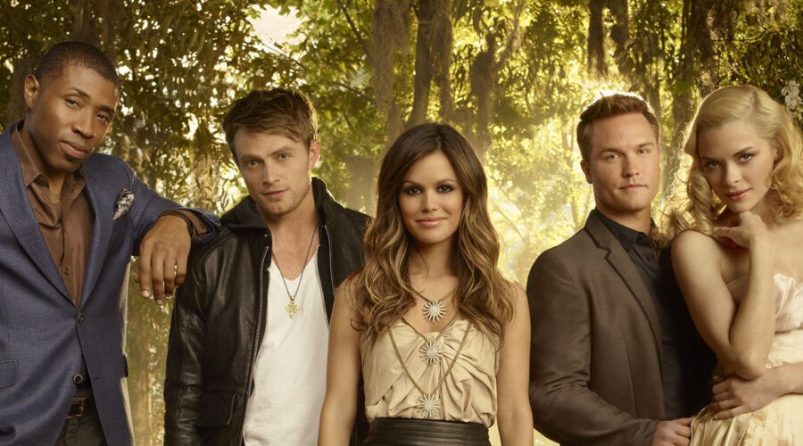 Da sinistra: Cress Williams, Wilson Bethel, Rachel Bilson, Scott Porter e Jaime King in