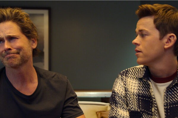 Da sinistra: Rob Lowe e John Owen Lowe in una scena di 