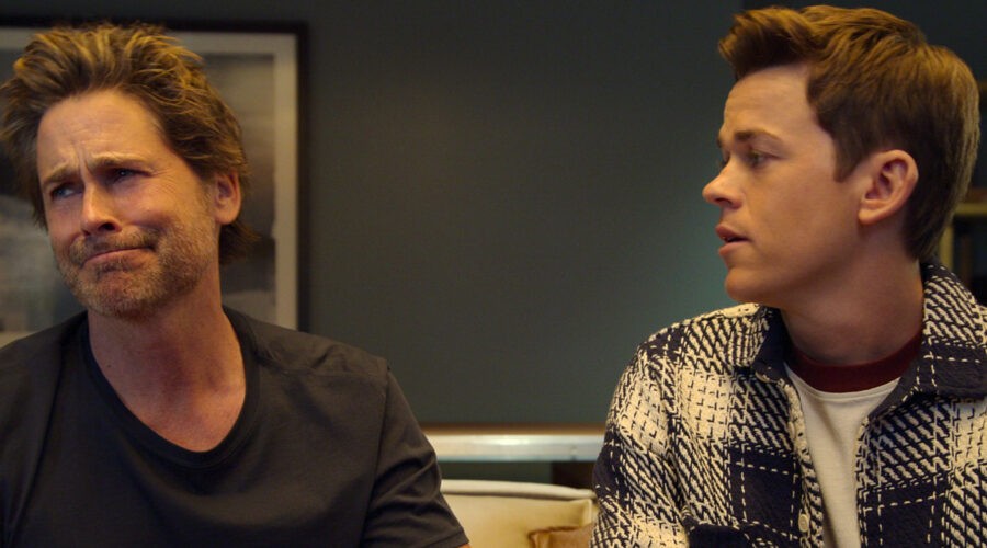 Da sinistra: Rob Lowe e John Owen Lowe in una scena di 